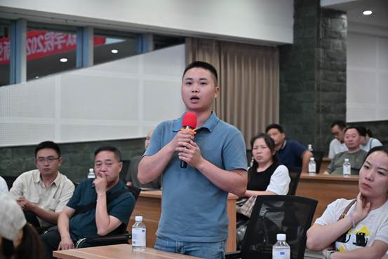 说明:C:\Users\ADMINI~1\AppData\Local\Temp\Rar$DRa0.259\钒钛学院2025级新生家长见面会照片\DSC_2800.JPG